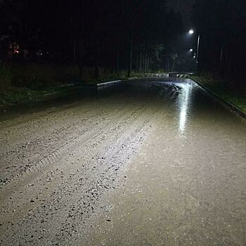 Новенький парк в Костроме превратили в труднопроходимое болото