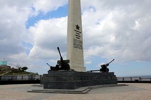 На трассе "Таврида" благоустроена Братская могила советским воинам