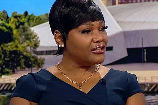 Гостья телешоу расплакалась во время интервью в прямом эфире