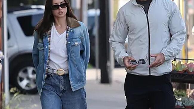 Папарацци заметили Ану де Армас в компании нового мужчины через месяц после разрыва с Томом Крузом