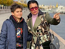 Анна Нетребко пришла к особенному сыну на тренировку по теннису