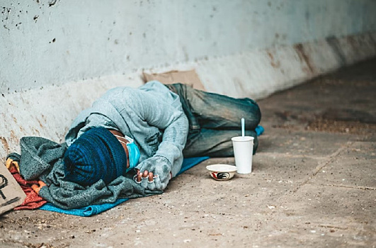 Накормят и оденут: как в Приамурье помогают бездомным