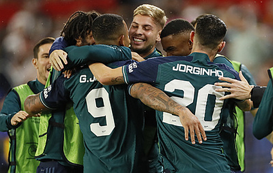 "Арсенал" обыграл "Севилью" и вышел на первое место в группе Лиги чемпионов