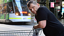 С тележкой из супермаркета против террориста. Как австралийский бездомный превратился в национального героя