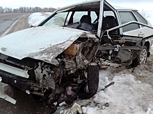 Смяло «в гармошку»: водитель ВАЗ-2114 из Самарской области врезался во встречный грузовик