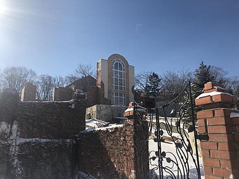 Несчастливое место: уже третий владелец этого дома во Владивостоке оказался за решеткой