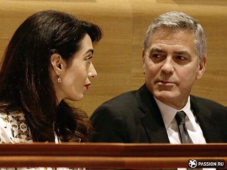«Беременный живот и платье в цветочек»: СМИ обсуждают беременность Амаль Клуни