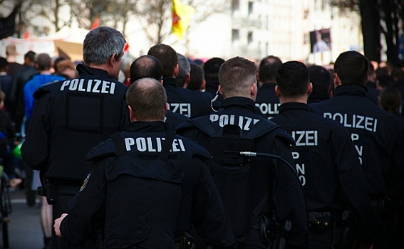 В Берлине задержали десять человек на акциях в честь 9 Мая