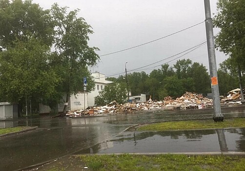 В Солнцеве благоустроили освобожденную от незаконной постройки территорию