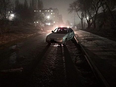 Автомобиль на Большой Садовой снес рекламу автомойку