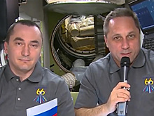 Космонавты поздравили россиян с Днем Конституции Видео