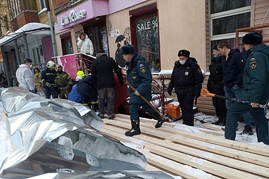 "Было много крови": на жителей Перми обрушился строительный забор