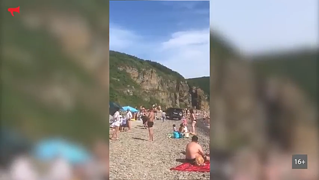 Водитель джипа проехался по забитому отдыхающими пляжу Приморья. Видео