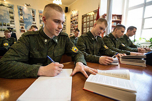 Более 35% россиян считают, что военные кафедры в вузах не нужны