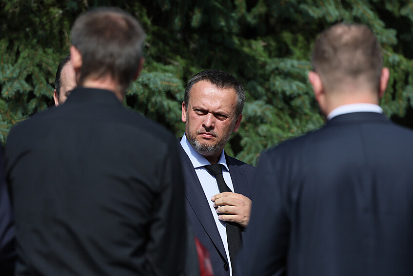 Министр транспорта РФ Андрей Никитин на церемонии прощания с бывшим министром транспорта Романом Старовойтом в ЦКБ, 10 июля 2025 года