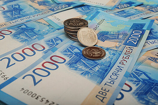 Рубль повышается к доллару и евро в рамках продолжающейся коррекции