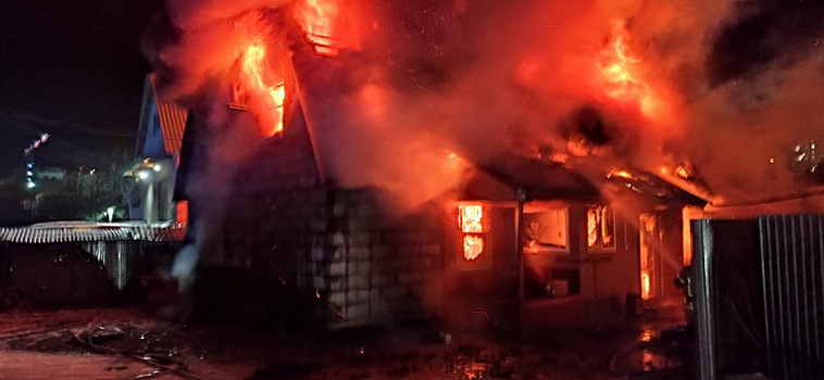 В Екатеринбурге в садовых участках загорелась баня