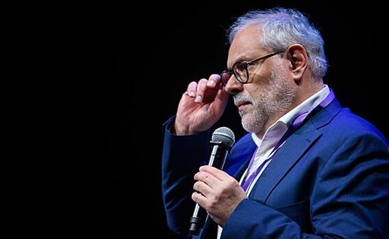 Хазин: Финансовые власти хотят оставить Россию в долларовой системе любой ценой