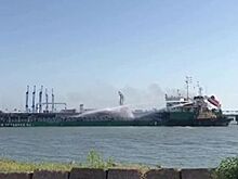 В махачкалинском порту полностью потушили пожар на танкере