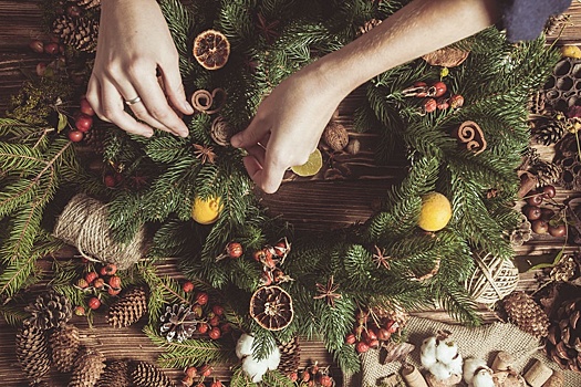 Как сделать новогодний декор своими руками: Гирлянды, венки, украшения на стол