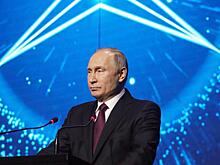 Путин расписался на первом "российском" Mercedes