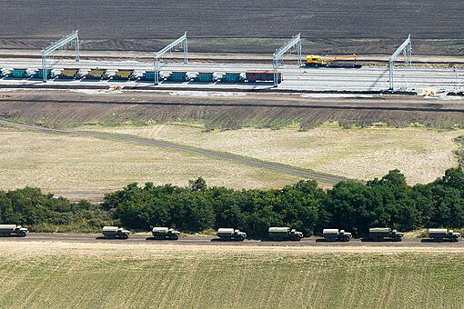 Российский товарняк минует Украину