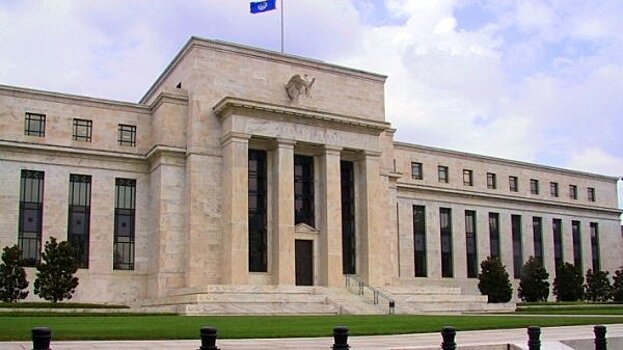 ФРС построила карточный домик: политик США уверен, что страну ждет экономический кризис огромных масштабов