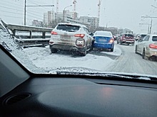 В Пензе снегопад вновь привел к транспортному коллапсу