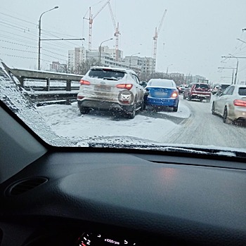 В Пензе снегопад вновь привел к транспортному коллапсу