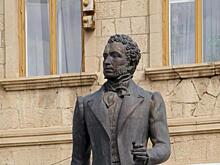 В Киеве демонтировали памятник Пушкину