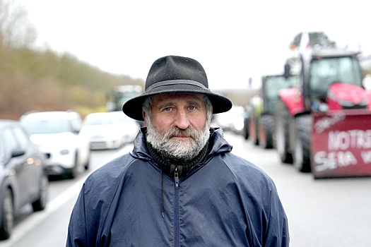 Фермеры заблокировали крупную автостраду на границе Франции и Бельгии