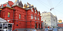 Шестеренка, трактор и трамплин: Russpass рассказывает о необычных зданиях театров России