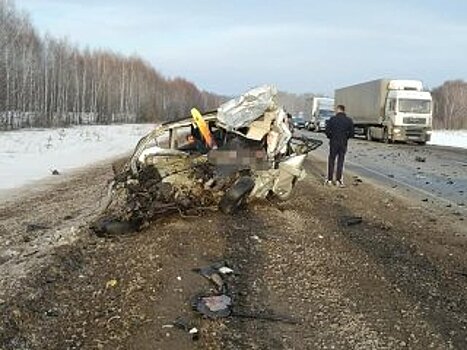В жуткой аварии погиб мужчина из Башкирии, его 6-летний сын в больнице (ВИДЕО)
