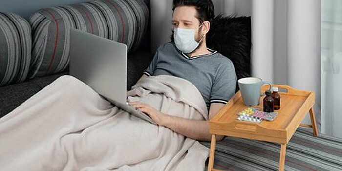 Мурашко сообщил, что в России 80% пациентов с COVID-19 лечатся на дому