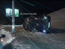 В Ульяновске маршрутка врезалась в опору ЛЭП