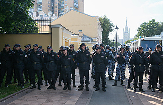 Меры безопасности усилены возле посольства Мьянмы в Москве