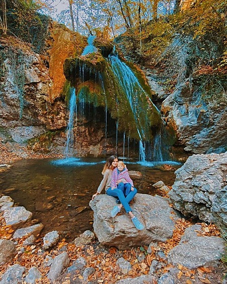 Морские развлечения в Крыму осенью сменяются на водопады. Этот называется "Джур-Джур".