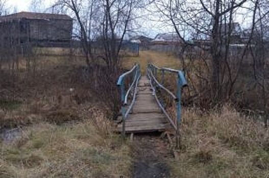 Жители Челябинской области просят власти починить опасный мост
