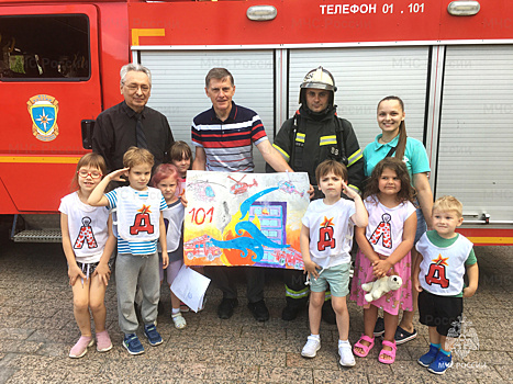Дошкольники знакомятся с историческим зданием Пречистенского пожарного депо