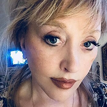 Лицо потекло, верхней губы уже не видно: поклонники шокированы внешним видом Пугачевой