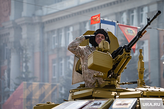 Российским военным повысили оклады