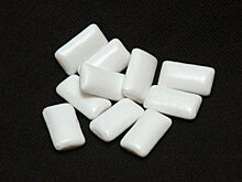 Жевательная резинка и сахарная пудра могут замедлять работу кишечника