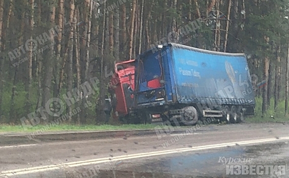 В Курском районе фура сложилась пополам