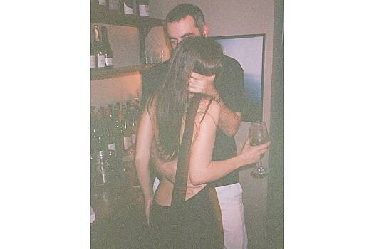 Эмили Ратаковски показала интимное фото с бывшим возлюбленным Дуа Липы