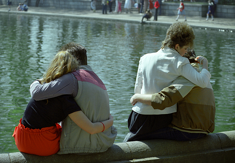 Влюбленные отдыхают в парке, 1986 год