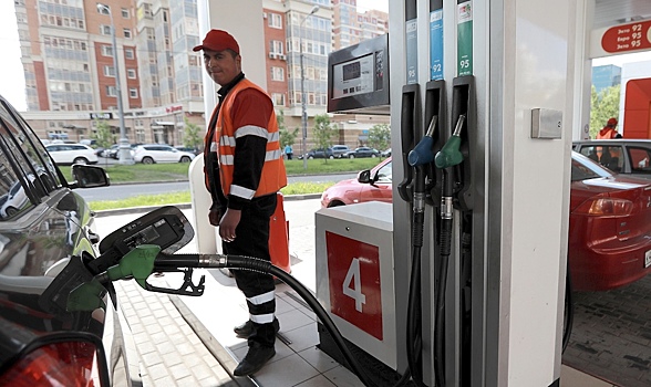 Бензин АИ-95 за месяц подорожал еще на 16%