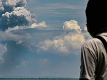 Как извергается вулкан Анак-Кракатау: раскаленный дождь из магмы