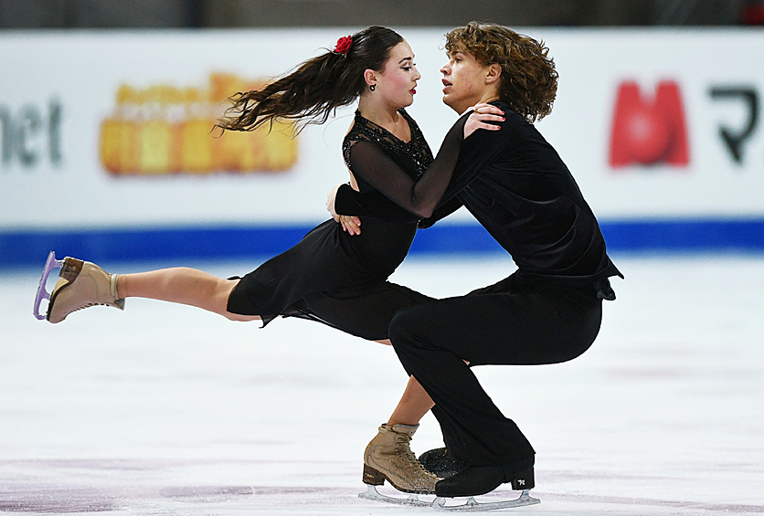 20-летняя спортсменка является призером юниорских чемпионатов мира в танцах на льду, выступая в паре с Павлом Дроздом. 