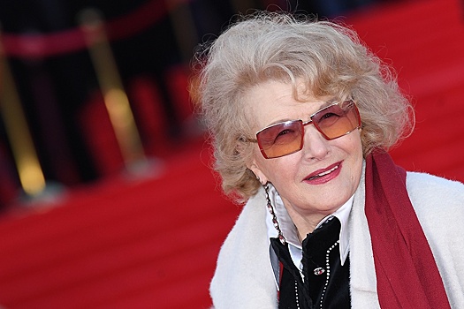 Светлана Дружинина на девятом десятке лет прошлась босиком по снегу