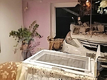 В Ростове в Александровке машина въехала в частный дом